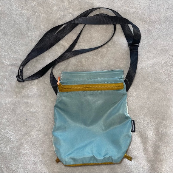 lululemon athletica Handbags - Lululemon Water Bottle Crossbody Bag 2.5L